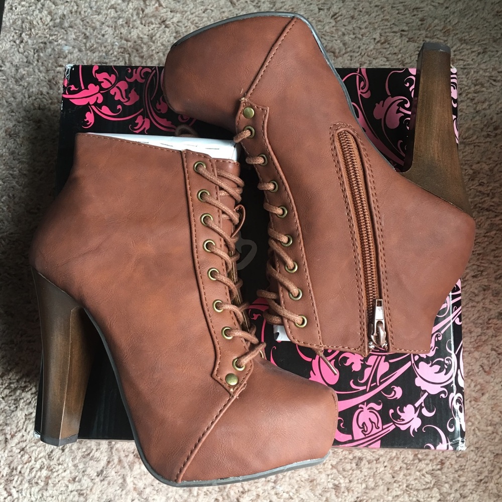 Qupid Brown Leather Platform Lace-Up Heel Booties